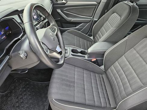 Used 2023 Volkswagen Jetta Sport image 9