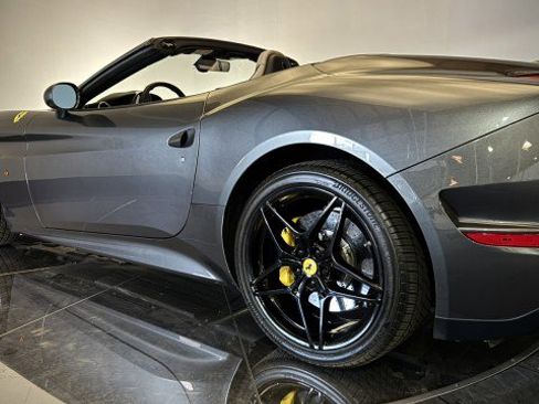 Used 2015 Ferrari California T RWD image 46