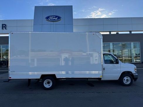 New 2027 Ford E-350 and Econoline 350 Super Duty RWD image 24