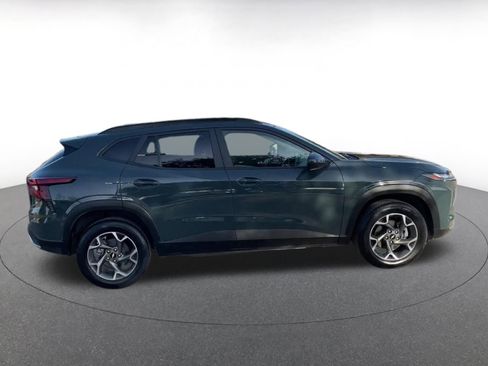 Used 2025 Chevrolet Trax LT w/ LT Convenience Package image 16