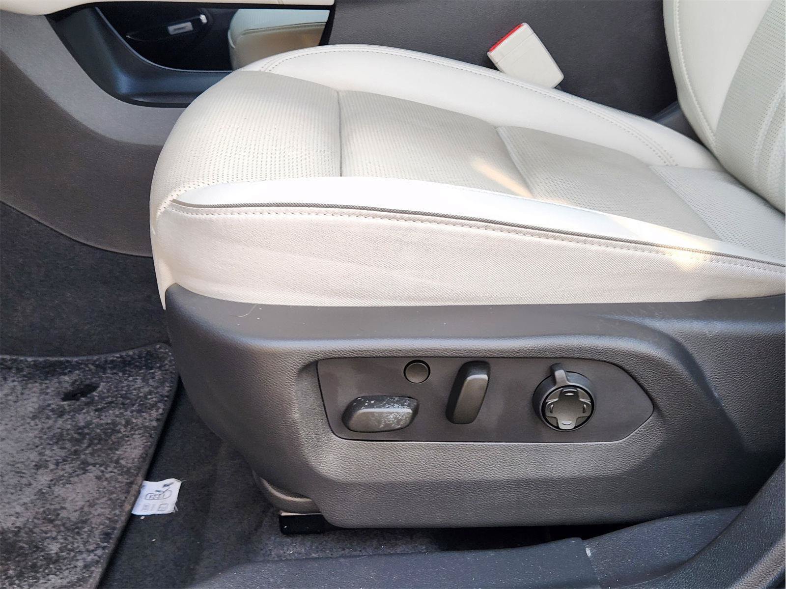 Used 2024 Buick Envision Avenir AWD/4WD image 25