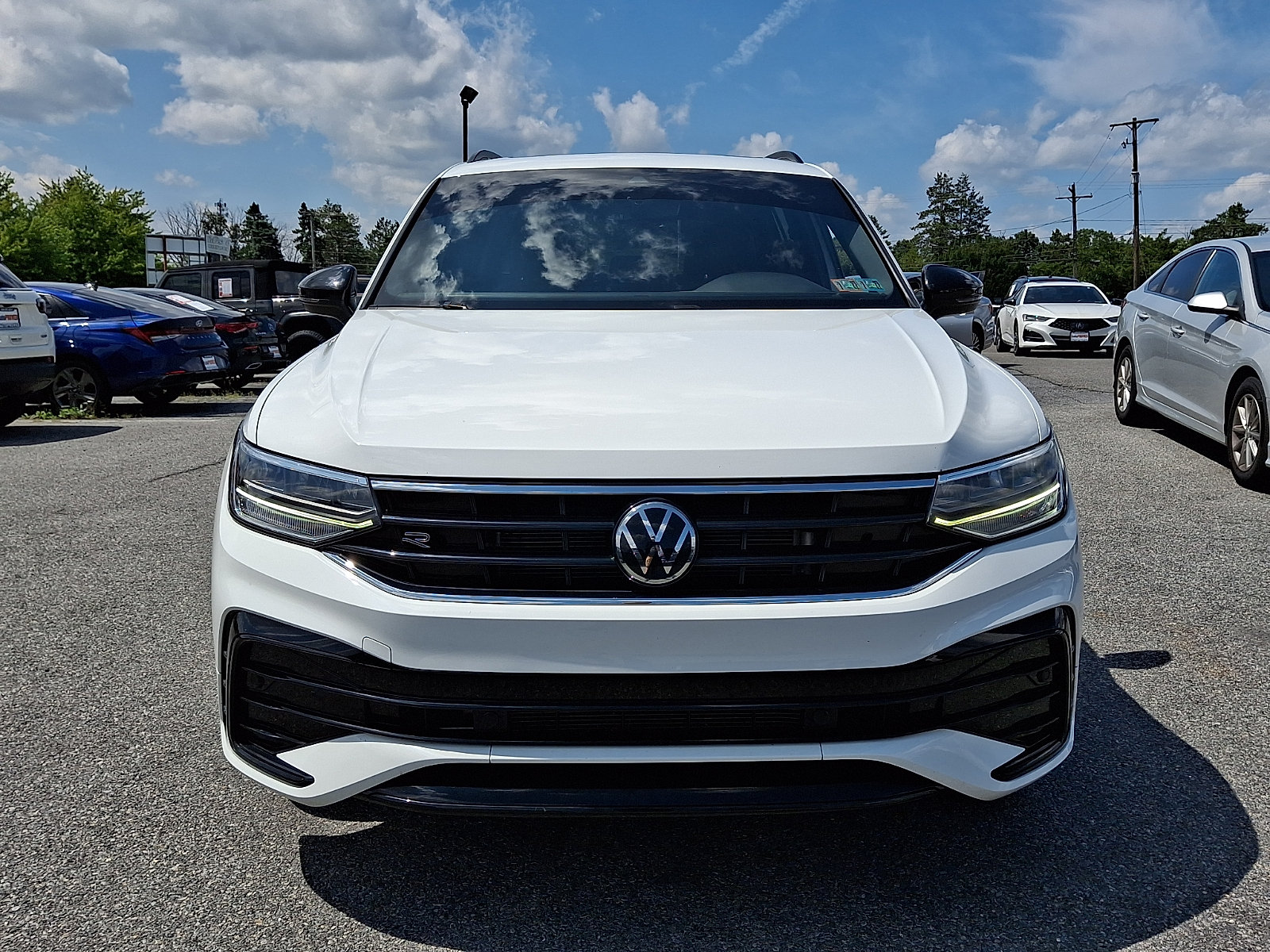 Used 2022 Volkswagen Tiguan SE R-Line AWD/4WD image 2