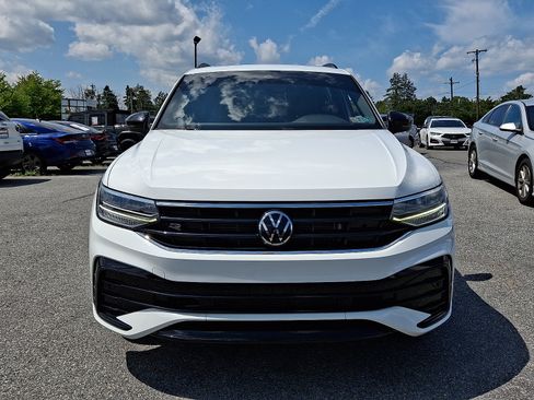 Used 2022 Volkswagen Tiguan SE R-Line AWD/4WD image 2