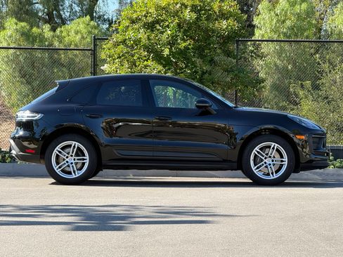 Certified 2024 Porsche Macan AWD/4WD image 8