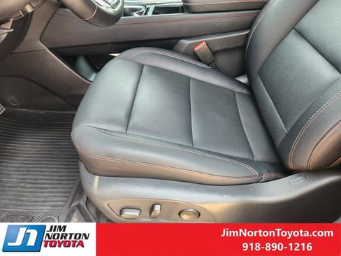 Used 2024 Chevrolet Traverse Z71 w/ Enhanced Driving Package AWD/4WD image 26