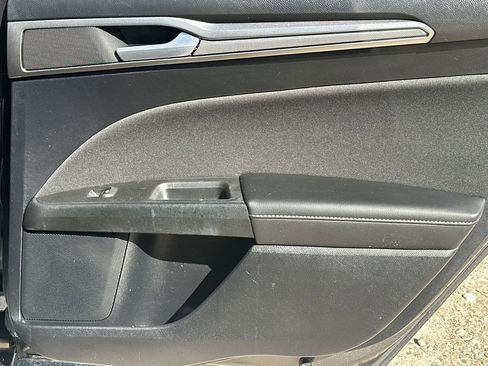 Used 2020 Ford Fusion SE image 16