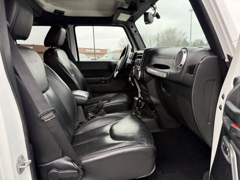Used 2015 Jeep Wrangler Unlimited Rubicon image 21