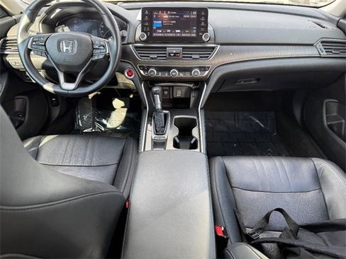 Used 2018 Honda Accord Touring image 11