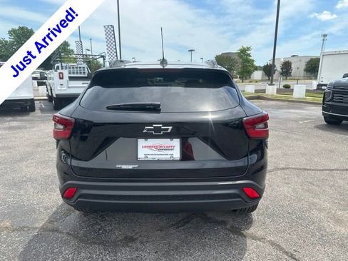 New 2026 Chevrolet Trax LT w/ Midnight Edition FWD image 4