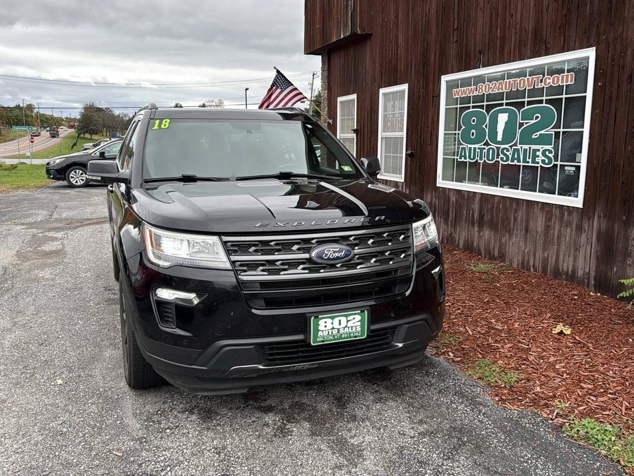 Used 2018 Ford Explorer XLT w/ Equipment Group 202A AWD/4WD image 2