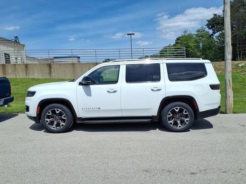 Used 2024 Jeep Wagoneer Series III AWD/4WD image 2
