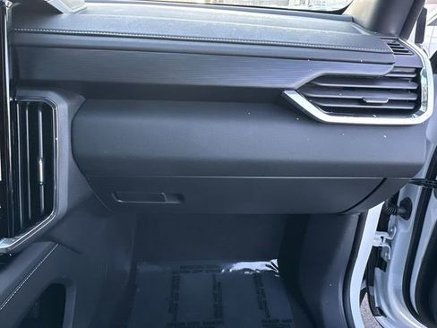 Used 2025 GMC Acadia Elevation image 29