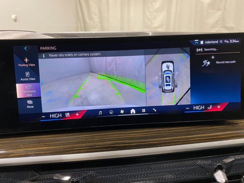 Used 2024 BMW X7 xDrive40i w/ Premium Package image 11