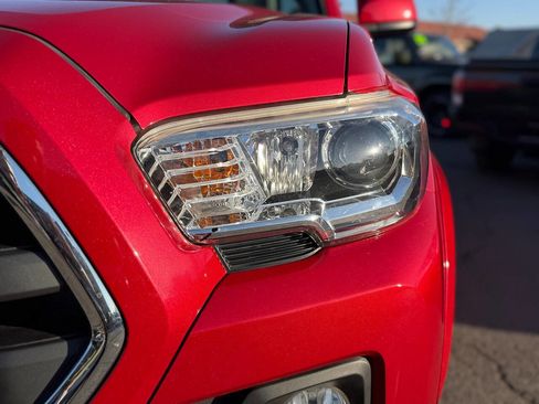 Used 2016 Toyota Tacoma TRD Sport image 77