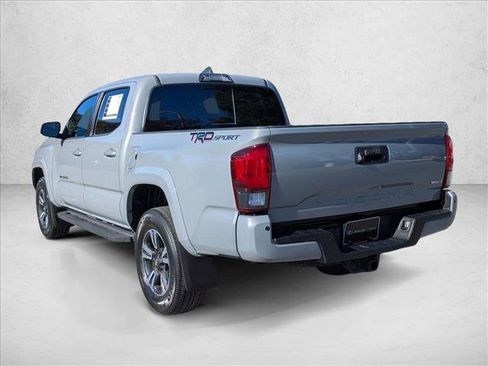 Used 2018 Toyota Tacoma TRD Sport image 9