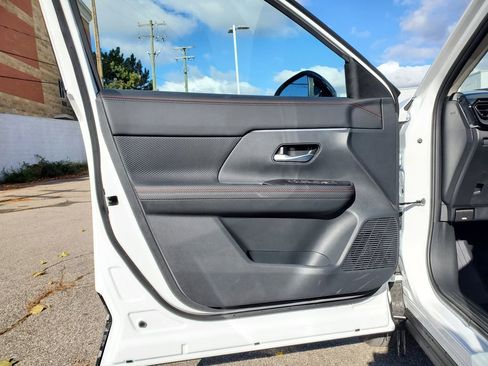 New 2026 Nissan Kicks SR image 14