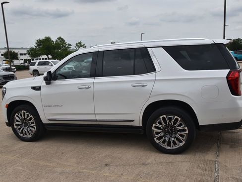 Used 2023 GMC Yukon Denali Ultimate w/ LPO, Floor Liner Package AWD/4WD image 9