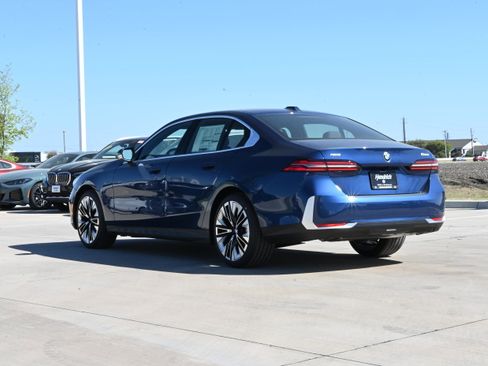 New 2026 BMW 530i xDrive w/ Convenience Package AWD/4WD image 6