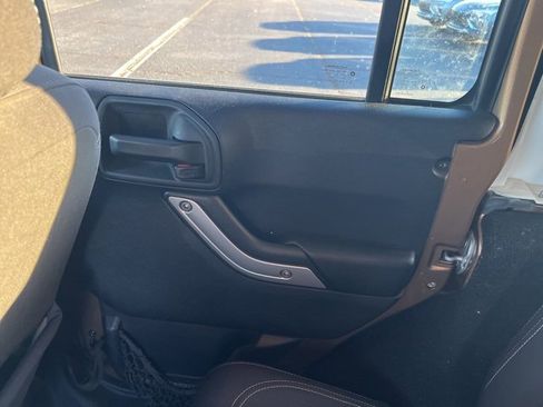 Used 2015 Jeep Wrangler Unlimited Rubicon w/ Dual Top Group image 12