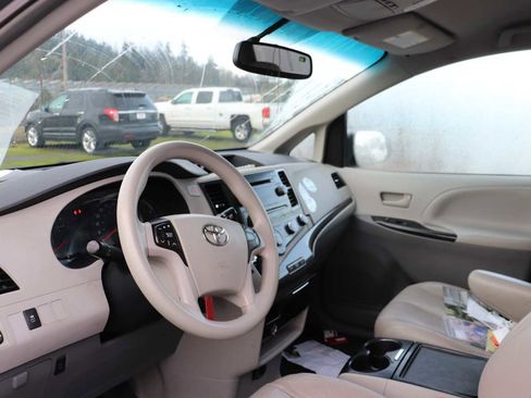 Used 2012 Toyota Sienna LE image 10