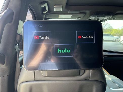 Used 2024 Cadillac Escalade Premium Luxury Platinum image 18