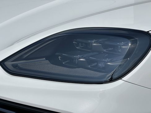 New 2025 Porsche Cayenne Turbo image 33