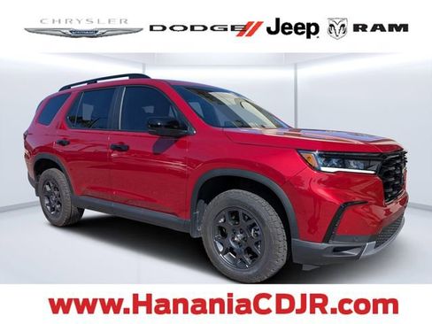 Used 2025 Honda Pilot TrailSport image 1