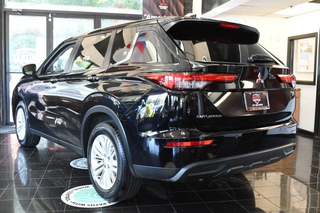 Used 2024 Mitsubishi Outlander ES AWD/4WD image 8