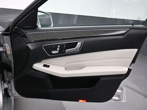 Used 2016 Mercedes-Benz E 350 Sedan w/ Premium Package image 41