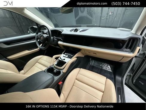 Used 2025 Porsche Cayenne E-Hybrid AWD/4WD image 19