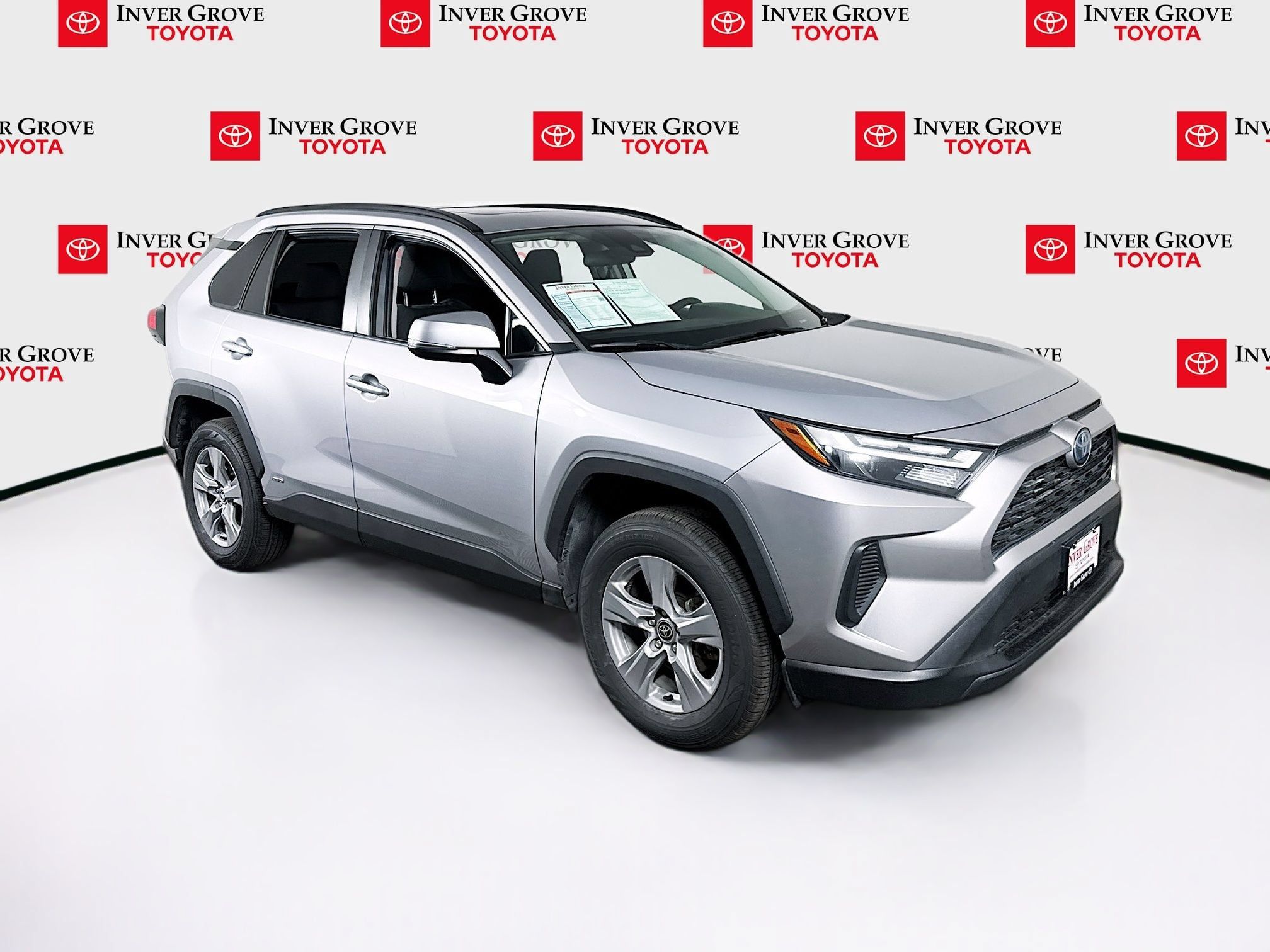 Used 2022 Toyota RAV4 XLE w/ Convenience Package AWD/4WD image 3