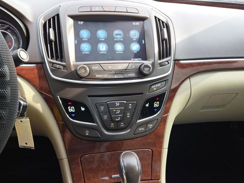 Used 2017 Buick Regal Sport Touring FWD image 18