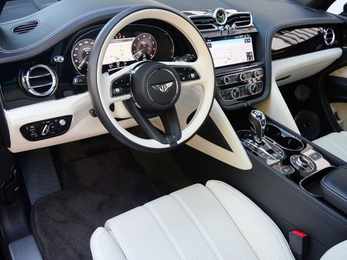 Used 2023 Bentley Bentayga AWD/4WD image 11