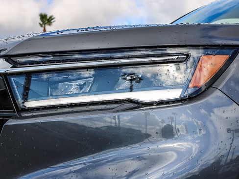 Certified 2025 Honda Pilot Touring image 9