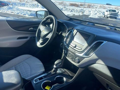 Used 2022 Chevrolet Equinox LS image 6