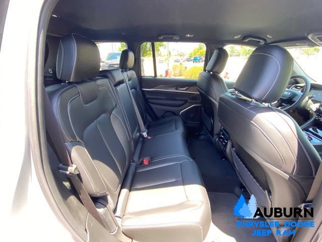 Used 2026 Jeep Grand Cherokee Limited AWD/4WD image 17
