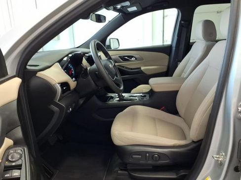 Used 2022 Chevrolet Traverse LS FWD image 10