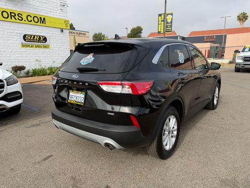 Used 2022 Ford Escape SE FWD image 3