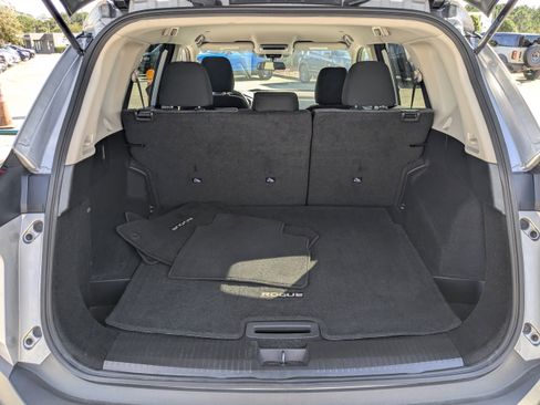 Used 2023 Nissan Rogue SV image 13
