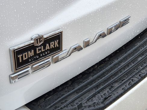 Certified 2023 Cadillac Escalade Premium Luxury w/ Performance Package AWD/4WD image 30