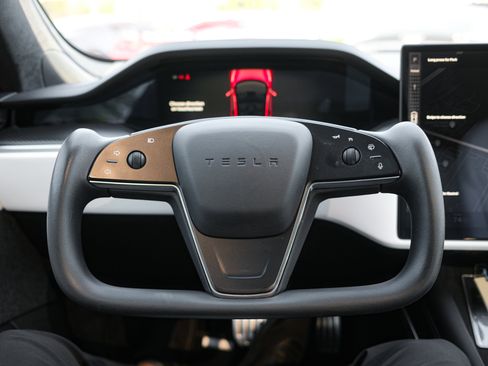 Used 2021 Tesla Model S Plaid image 16