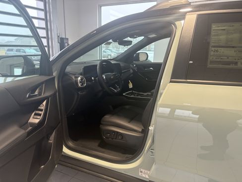 New 2026 Chevrolet Equinox LT w/ Convenience Package II image 9