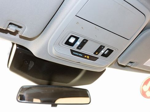 Used 2022 Ford Explorer XLT w/ Equipment Group 202A image 23