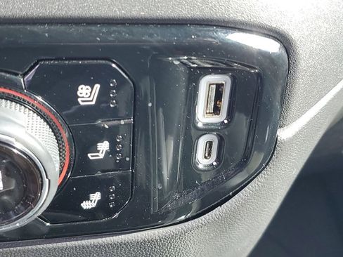 Used 2024 Chevrolet Silverado 1500 ZR2 w/ Technology Package image 32