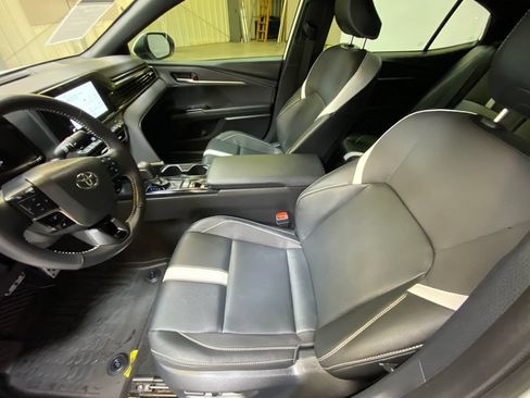 Used 2025 Toyota Camry SE w/ Convenience Package FWD image 21