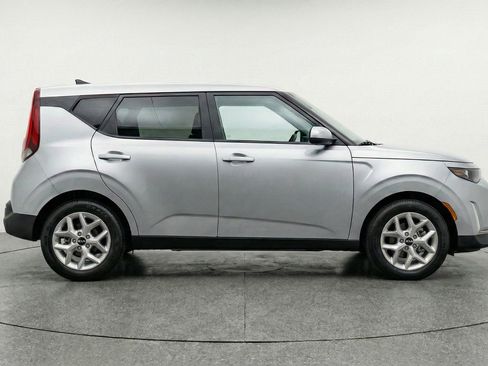 Used 2025 Kia Soul LX w/ LX Technology Package image 11