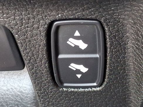 Used 2020 RAM 1500 Big Horn AWD/4WD image 25