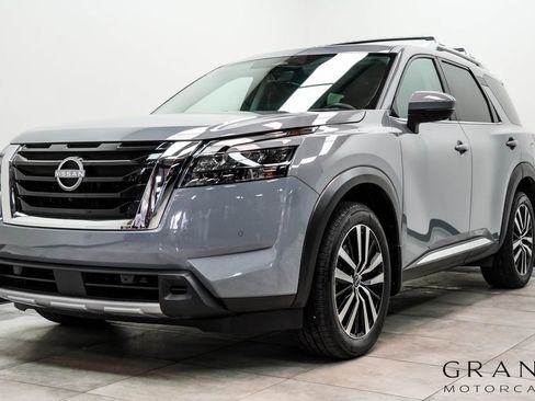 Used 2025 Nissan Pathfinder Platinum AWD/4WD image 6