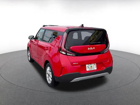 Used 2025 Kia Soul LX w/ LX Technology Package FWD image 10