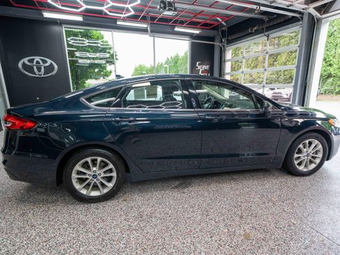 Used 2020 Ford Fusion SE FWD image 4